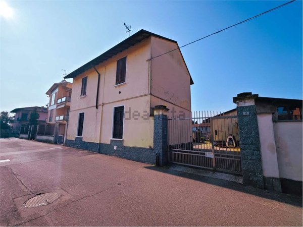 casa indipendente in vendita ad Abbiategrasso