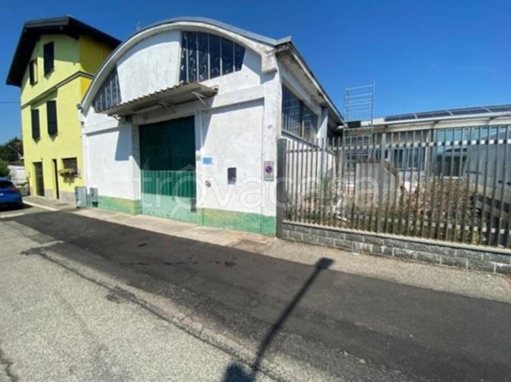 negozio in vendita ad Abbiategrasso