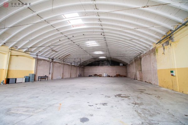 capannone in vendita ad Abbiategrasso