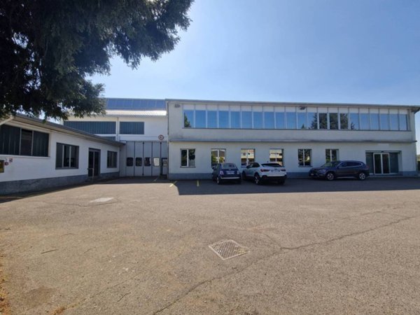 capannone in vendita ad Abbiategrasso