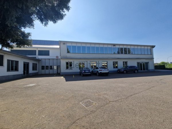 capannone in vendita ad Abbiategrasso