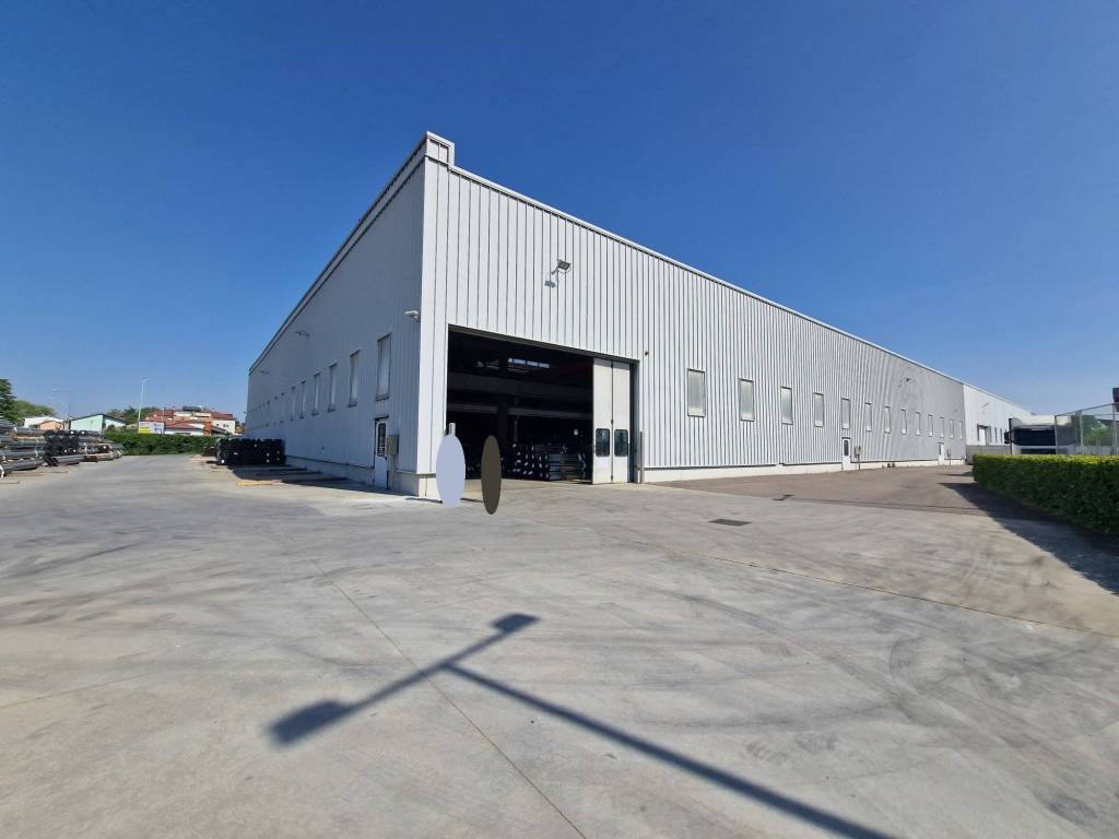 locale commerciale in vendita ad Abbiategrasso