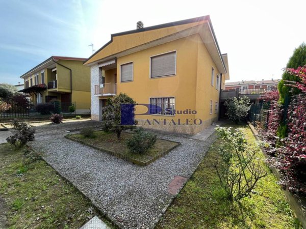 casa indipendente in vendita ad Abbiategrasso