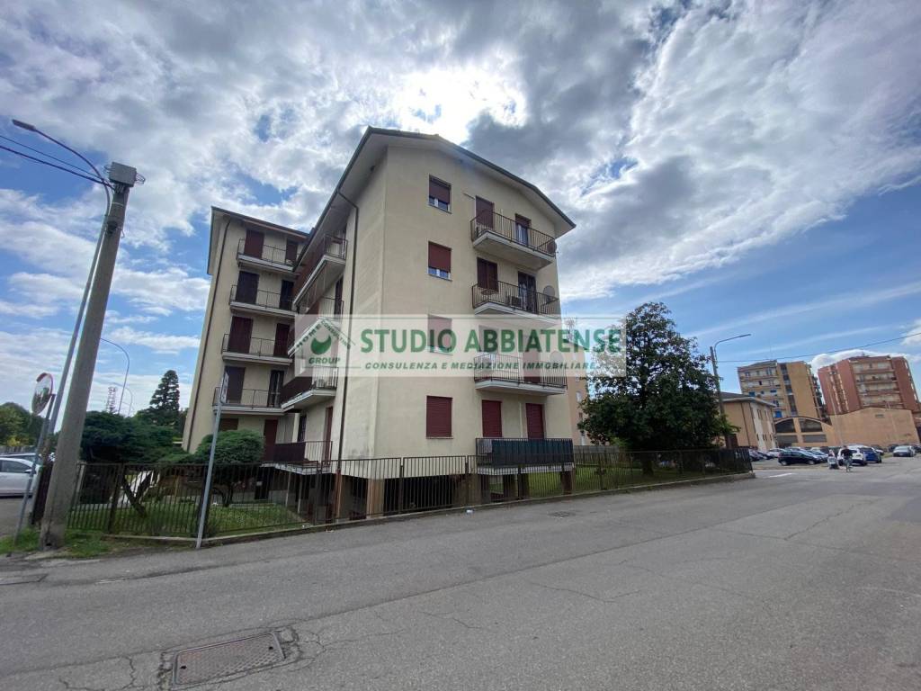 appartamento in vendita ad Abbiategrasso in zona Castelletto