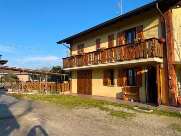 casa indipendente in vendita ad Abbiategrasso