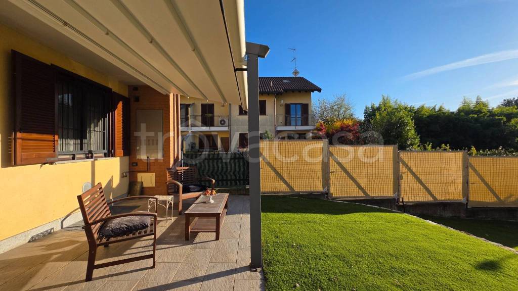 casa indipendente in vendita ad Abbiategrasso in zona Castelletto