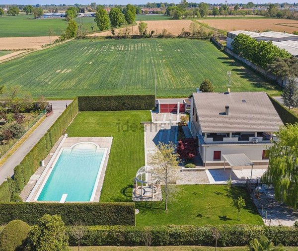 casa indipendente in vendita ad Abbiategrasso