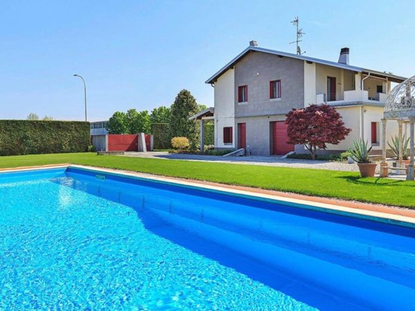 casa indipendente in vendita ad Abbiategrasso
