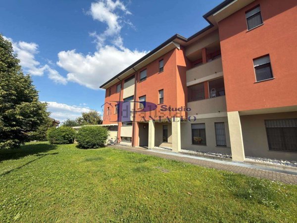 appartamento in vendita ad Abbiategrasso in zona Castelletto