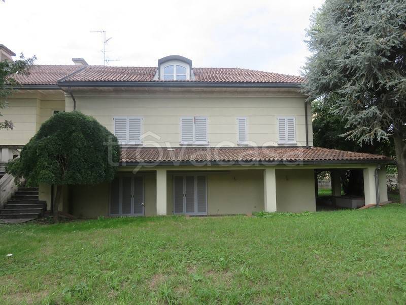 casa indipendente in vendita ad Abbiategrasso