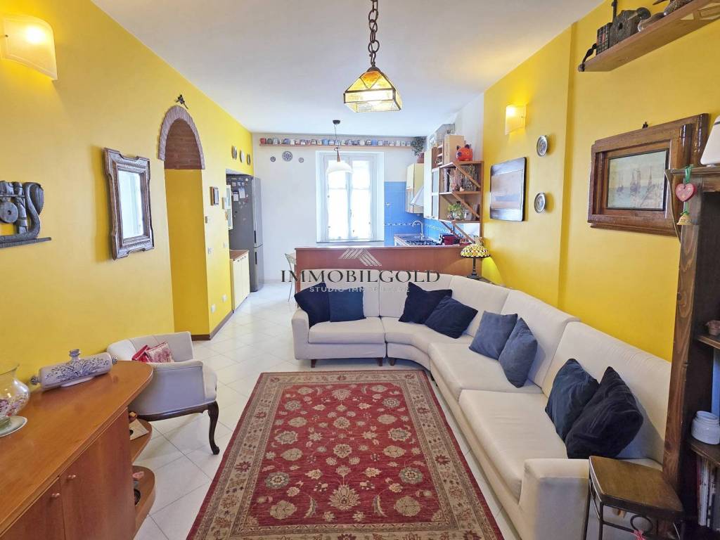 appartamento in vendita ad Abbiategrasso in zona Mendosio