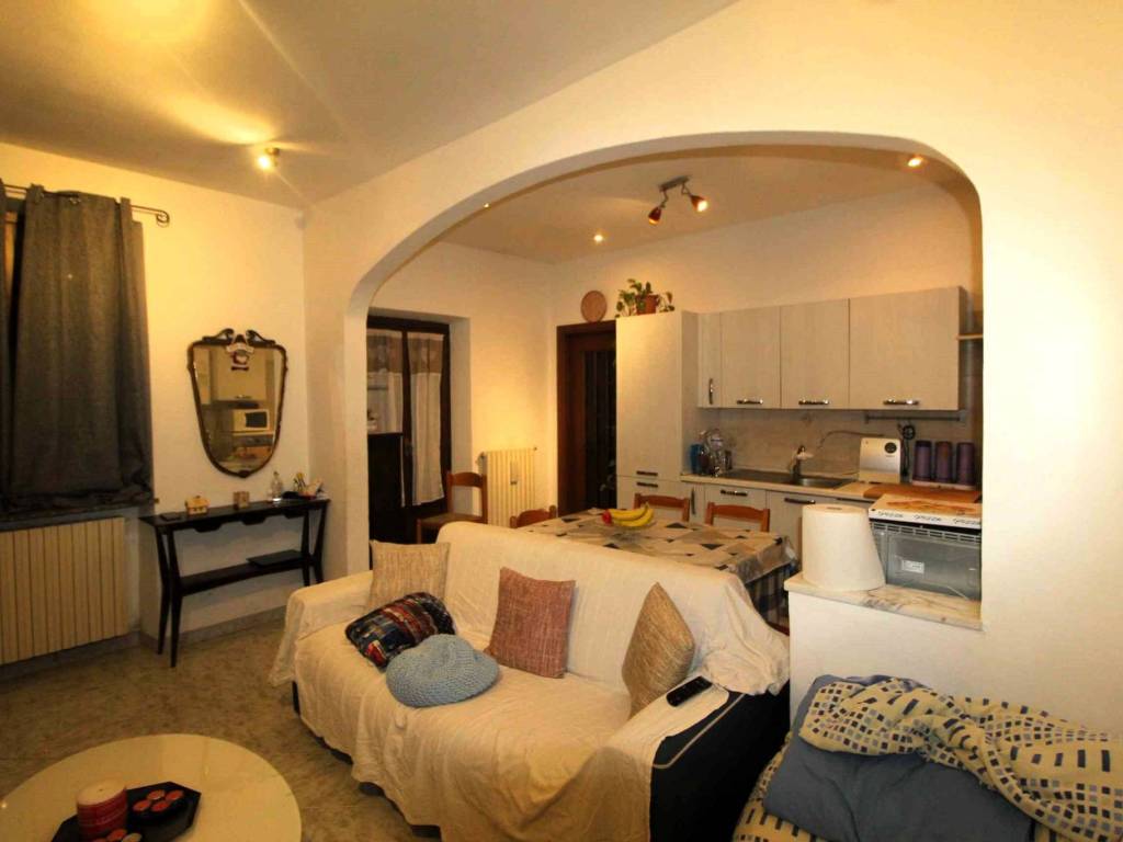 appartamento in vendita ad Abbiategrasso in zona Mendosio