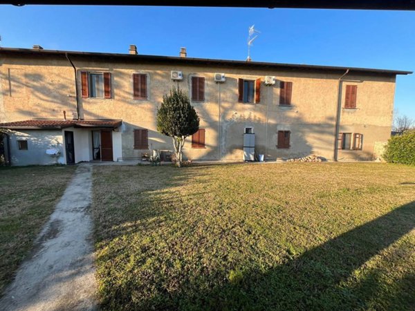 casale in vendita ad Abbiategrasso in zona Castelletto