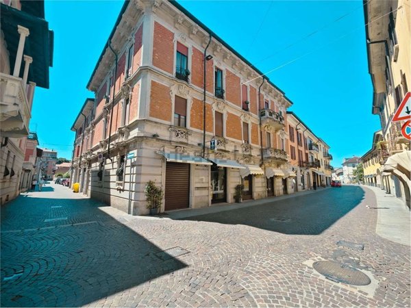 appartamento in vendita ad Abbiategrasso in zona Mendosio