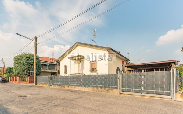 casa indipendente in vendita ad Abbiategrasso
