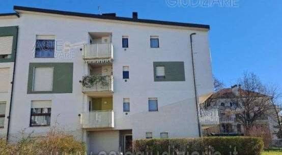 appartamento in vendita ad Abbiategrasso in zona Mendosio