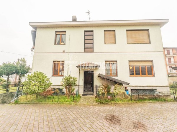 appartamento in vendita ad Abbiategrasso in zona Castelletto