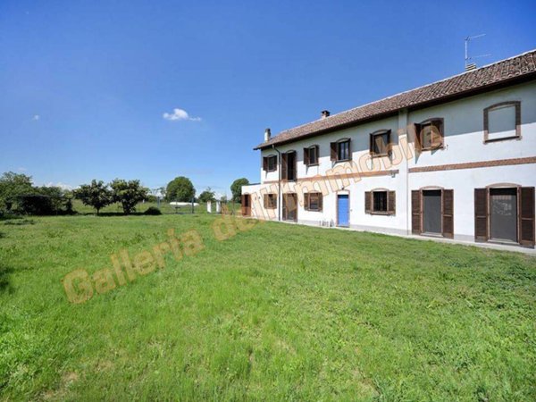 casa indipendente in vendita ad Abbiategrasso in zona Castelletto