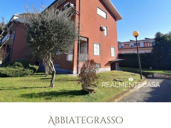 intera palazzina in vendita ad Abbiategrasso in zona Castelletto