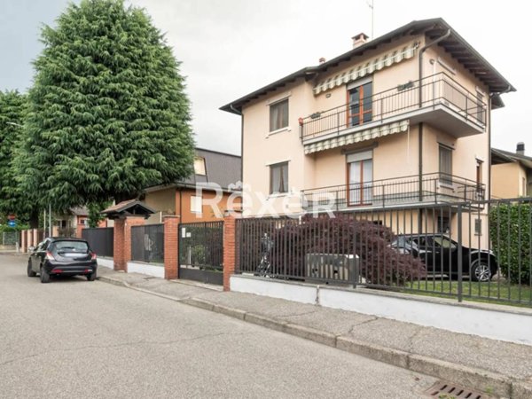casa indipendente in vendita ad Abbiategrasso in zona Castelletto