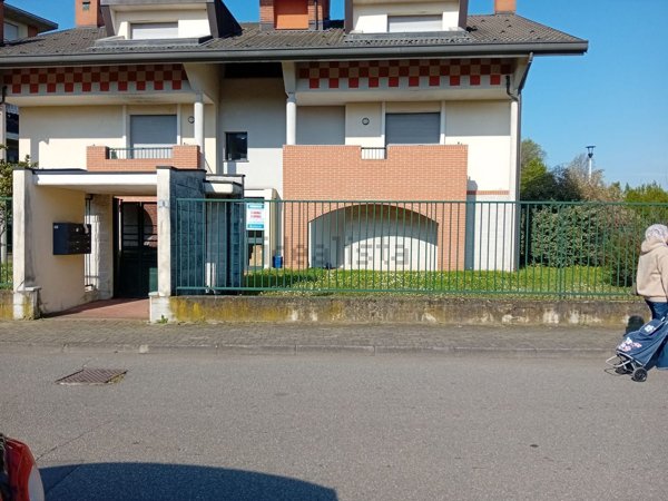 appartamento in vendita ad Abbiategrasso in zona Castelletto