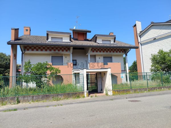 appartamento in vendita ad Abbiategrasso in zona Castelletto