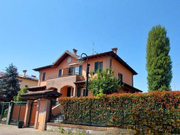 casa indipendente in vendita ad Abbiategrasso in zona Castelletto