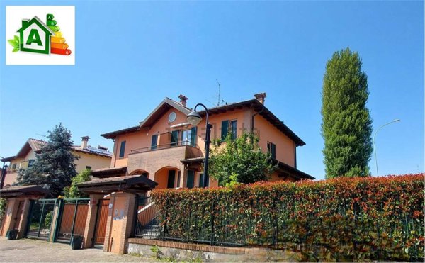 casa indipendente in vendita ad Abbiategrasso in zona Castelletto