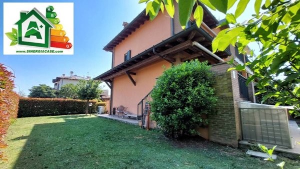 casa indipendente in vendita ad Abbiategrasso in zona Castelletto