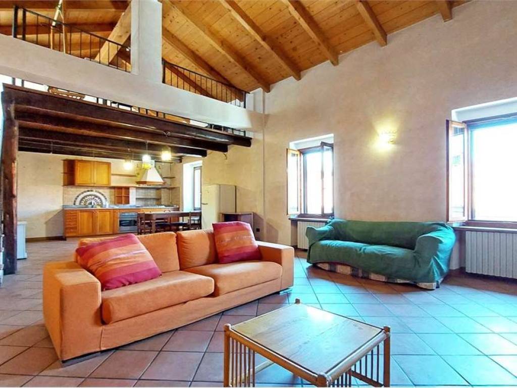appartamento in vendita ad Abbiategrasso in zona Mendosio