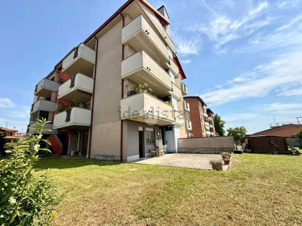 appartamento in vendita ad Abbiategrasso in zona Castelletto