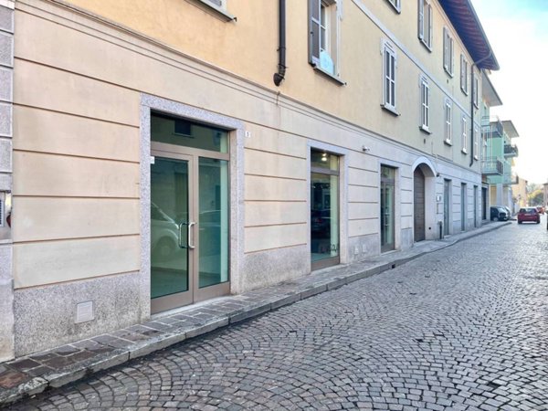 negozio in vendita ad Abbiategrasso