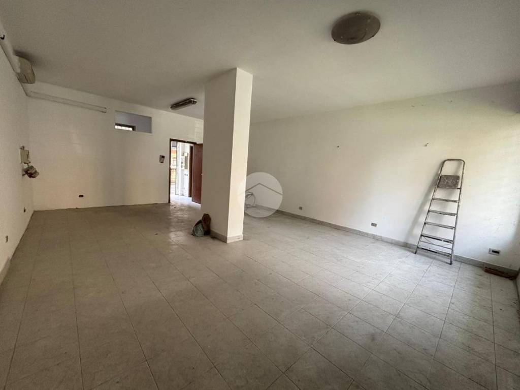 negozio in vendita ad Abbiategrasso