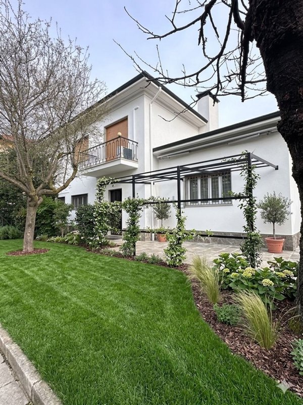 casa indipendente in vendita ad Abbiategrasso