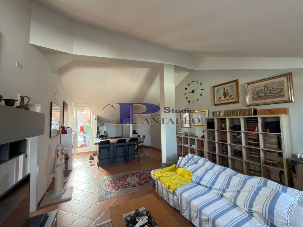 appartamento in vendita ad Abbiategrasso in zona Mendosio
