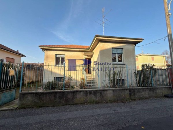 casa indipendente in vendita ad Abbiategrasso in zona Castelletto