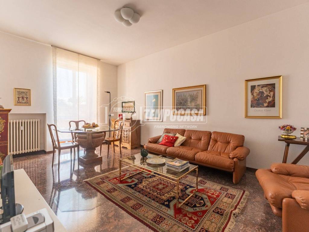 appartamento in vendita ad Abbiategrasso in zona Mendosio