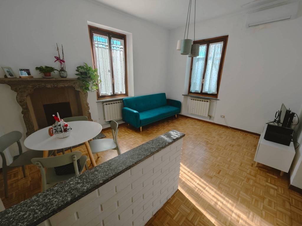 appartamento in vendita ad Abbiategrasso in zona Mendosio