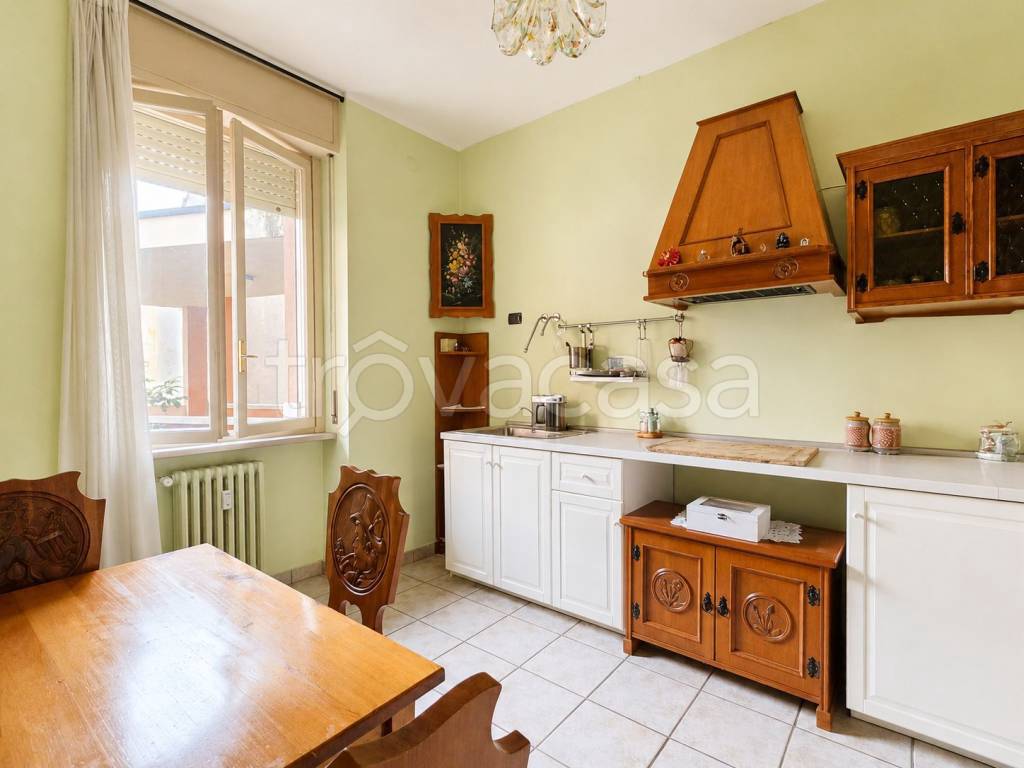 appartamento in vendita ad Abbiategrasso in zona Mendosio