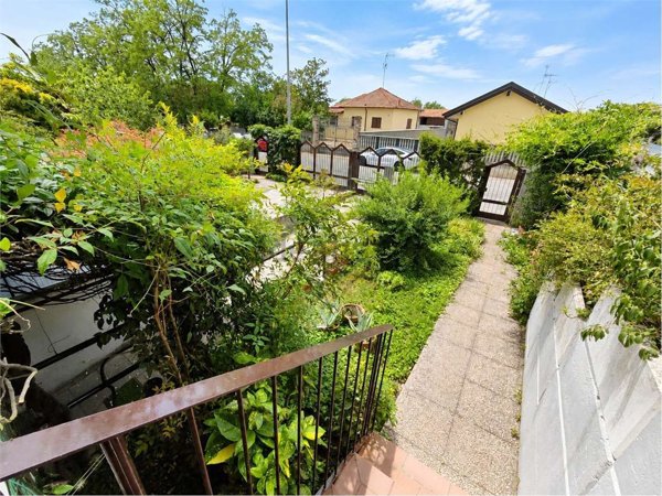 casa indipendente in vendita ad Abbiategrasso in zona Castelletto