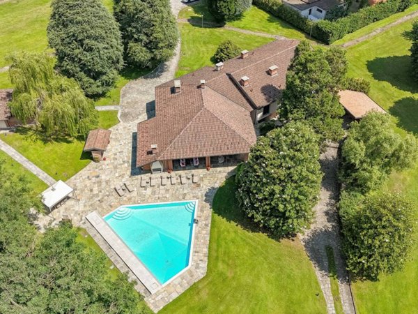 casa indipendente in vendita ad Abbiategrasso in zona Castelletto