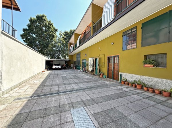 casa indipendente in vendita ad Abbiategrasso in zona Castelletto