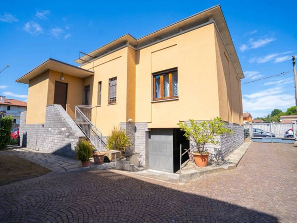 casa indipendente in vendita ad Abbiategrasso in zona Castelletto