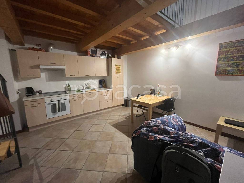 appartamento in vendita ad Abbiategrasso in zona Mendosio