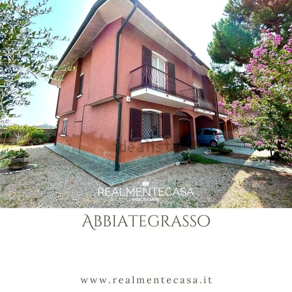 casa indipendente in vendita ad Abbiategrasso in zona Castelletto