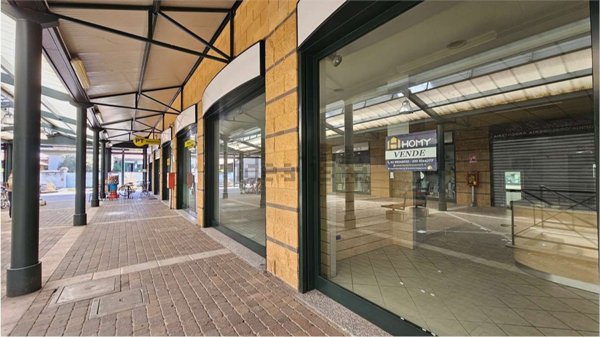 ufficio in vendita ad Abbiategrasso in zona Castelletto