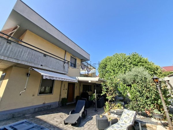 casa indipendente in vendita ad Abbiategrasso in zona Castelletto