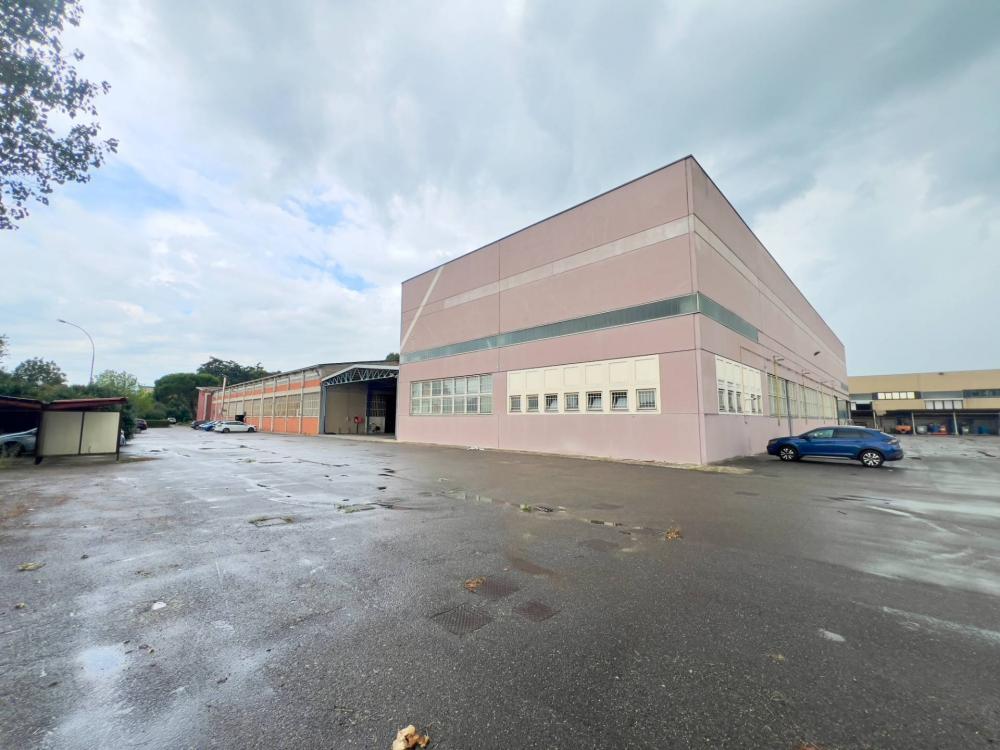 locale commerciale in vendita ad Abbiategrasso in zona Castelletto