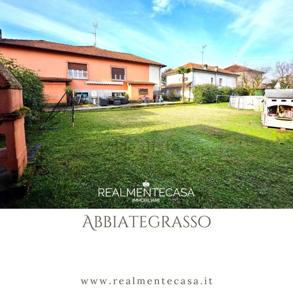 casa indipendente in vendita ad Abbiategrasso in zona Castelletto