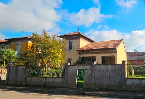 casa indipendente in vendita ad Abbiategrasso